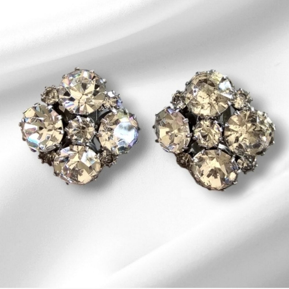 KARU ARKE INC. VINTAGE RHINESTONE CLIP ON EARRINGS. GORGEOUS